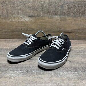 The Vans Off The Wall Black Canvas Low Sneakers in Men's Size 11 are a stylish a